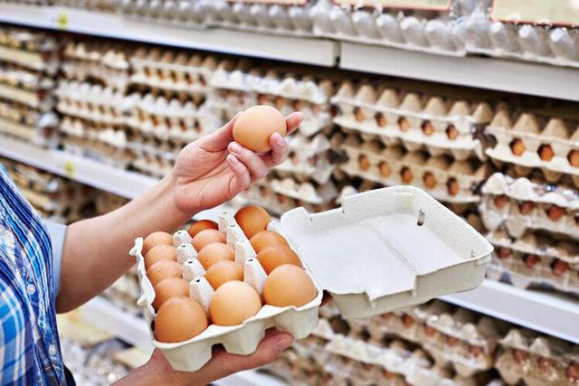 食品安全人人有责，过期食品销毁